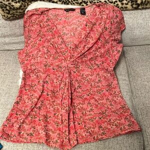 NWOT New York & Company floral top, size Large